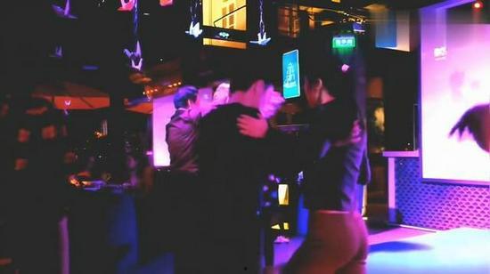 爆料安阳酒吧视频曝光事件,揭秘夜店风波背后的真相 第2张 爆料安阳酒吧视频曝光事件,揭秘夜店风波背后的真相 第2张